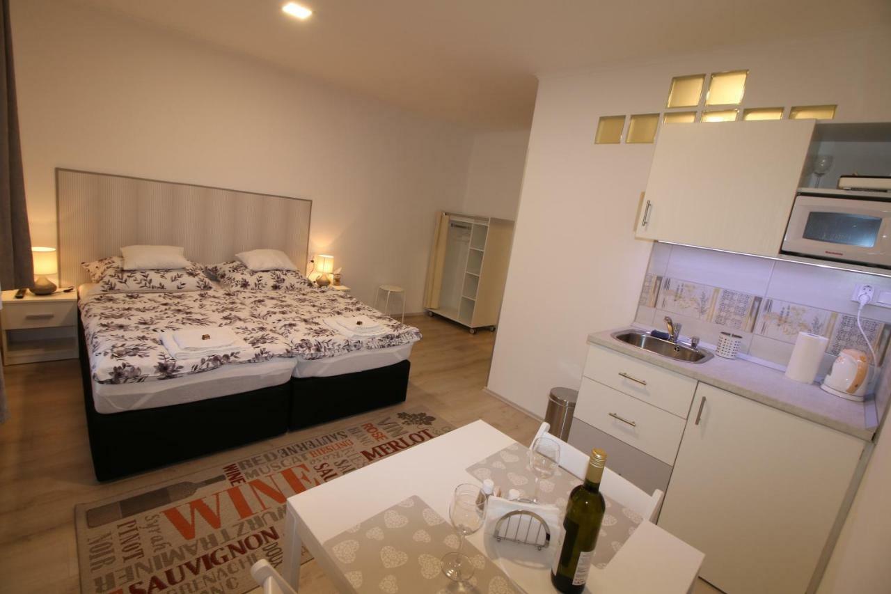 Szent Iván Apartman Eger Esterno foto